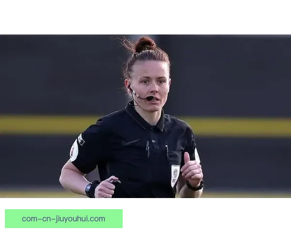 瑞贝卡韦尔奇突破性执法成为英超首位女性主裁判
